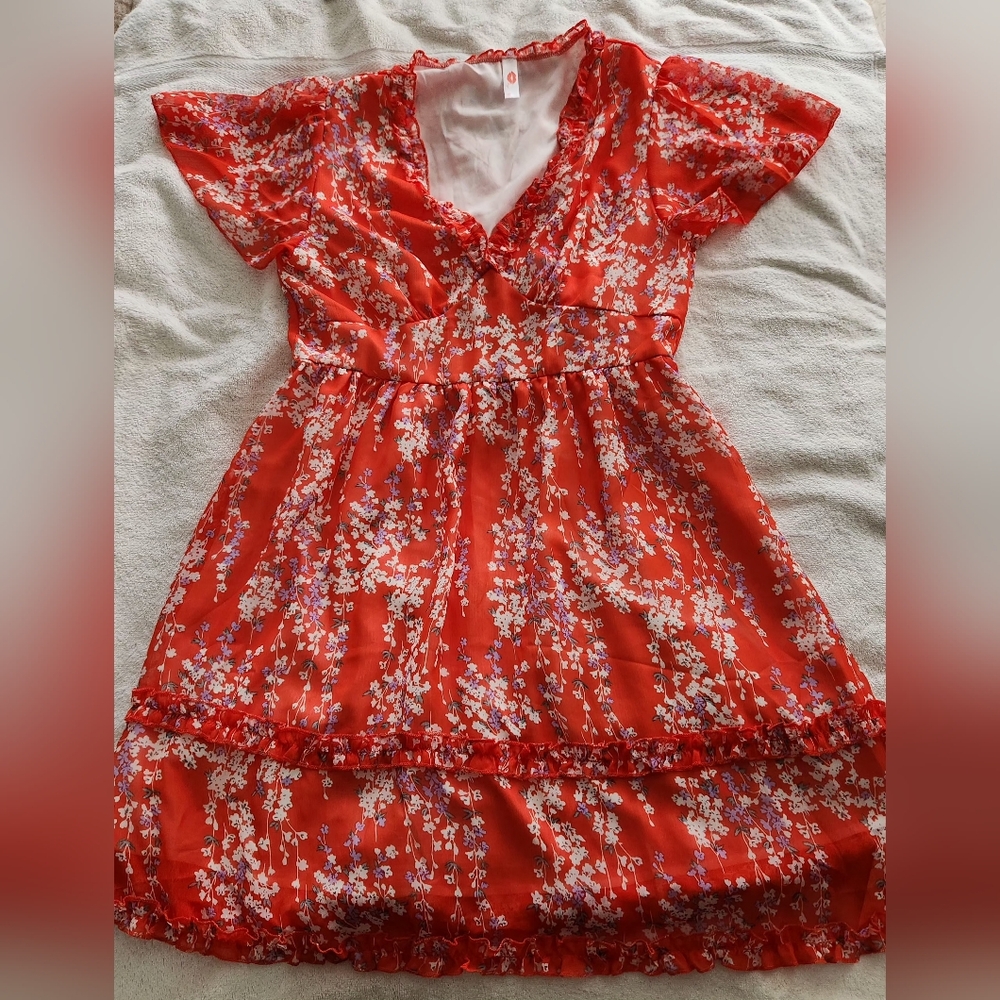 NWT Rouge! Floral dress lined flutter sleeve M